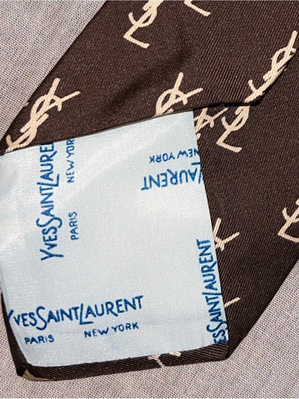 Yves Saint Laurent Men's Brown/Beige Woven Silk Logo Pattern Classic Necktie - Picture 4 of 5